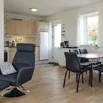 2 Bedroom Lovely In 아파트 알링에