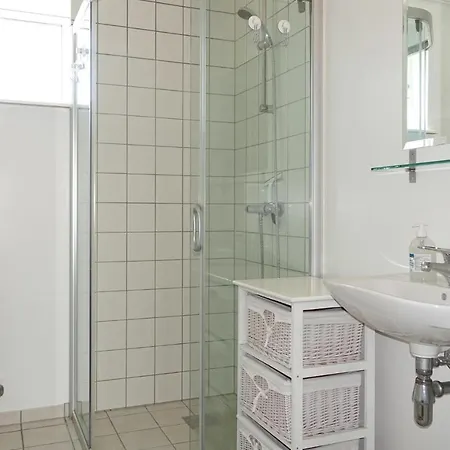 2 Bedroom Lovely In Apartment *